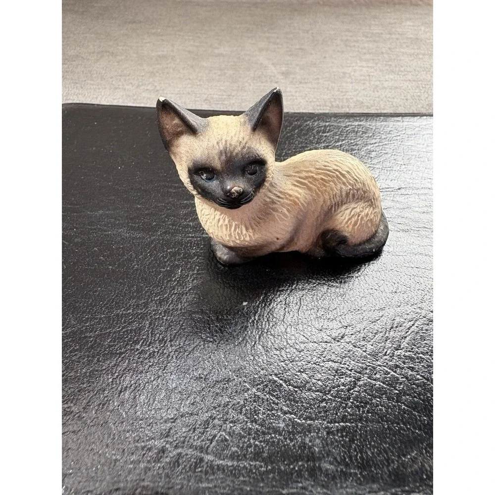 Vintage‎ Siamese Cat with Blue Eyes Figurines Harvey Knox Kingdom 2